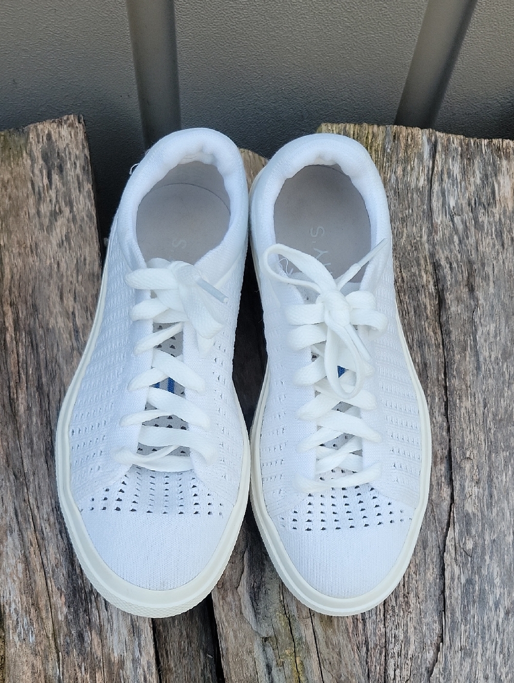 ROTHY'S White Courtside Sneakers - Classic Low-Top w/Blue accents size 6 - Picture 2 of 7